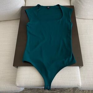 Body contour high compression scoop neck cap sleeve bodysuit